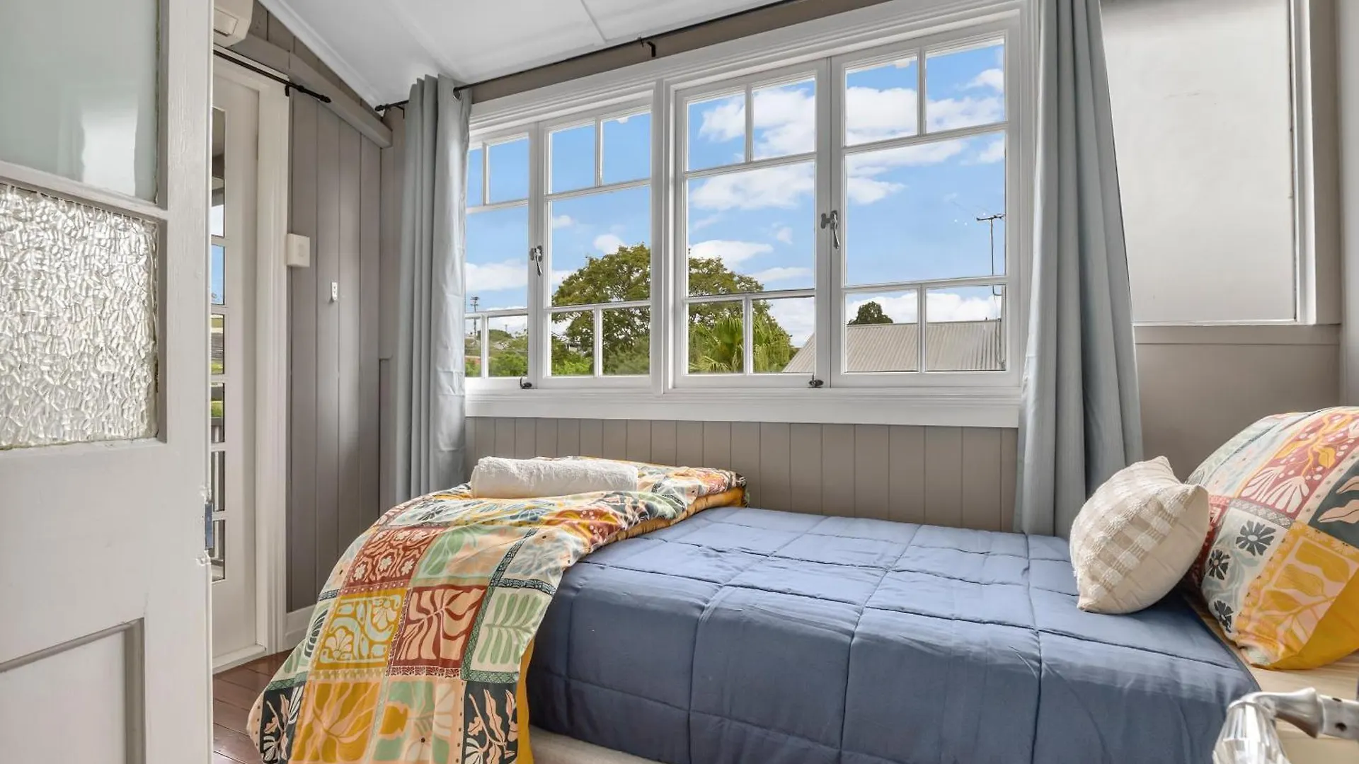 Cedar Street Lodge 5Brms 3Bths 2 Homes In 1 Brisbane 0*,  Australia